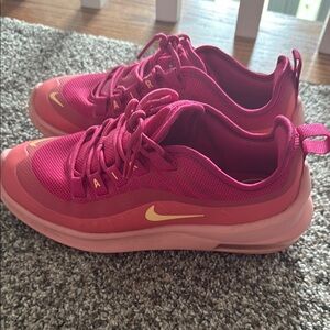Nike Women's Fuchsia and Peach Athletic Shoes